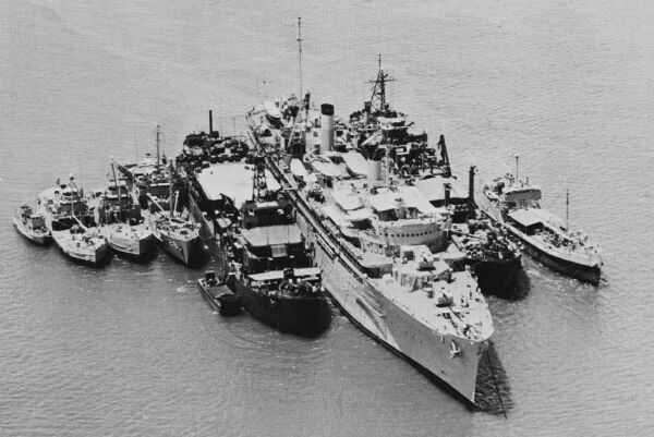 USS Hector AR-7 Navy Repair Ship - Photos 1